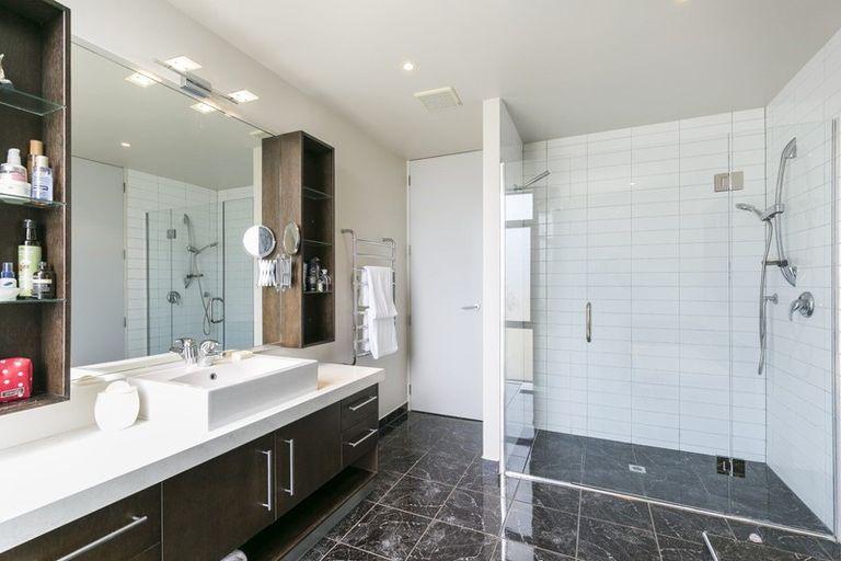 Photo of property in 3 Northland Road, Northland, Wellington, 6012