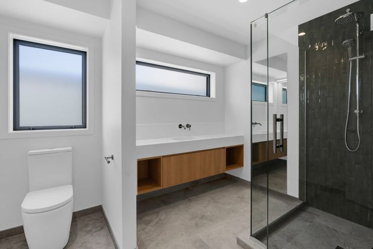 Photo of property in 9a Strandon Place, Strandon, New Plymouth, 4312