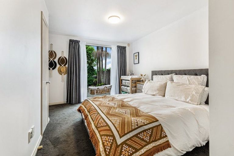 Photo of property in 5 View Ridge Drive, Ranui, Auckland, 0612