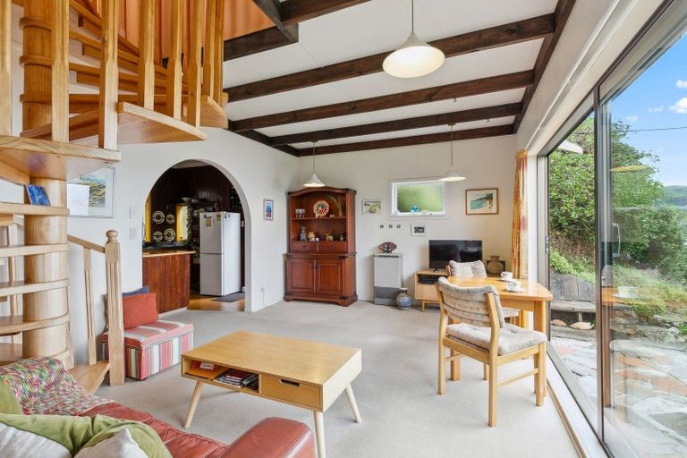 Photo of property in 140 The Esplanade, Houghton Bay, Wellington, 6023