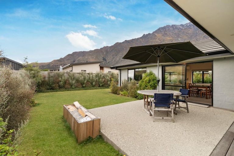 Photo of property in 12 Shepherd Road, Jacks Point, Queenstown, 9371