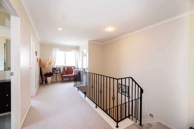 Photo of property in 14 Bridgefield Crescent, Flat Bush, Auckland, 2016