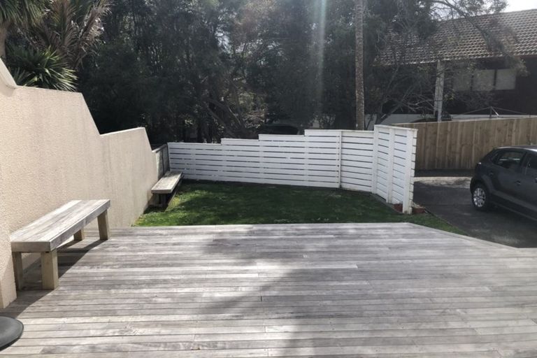 Photo of property in 2/18 Reid Road, New Lynn, Auckland, 0600