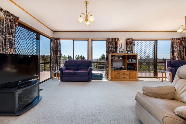 Photo of property in 1010 Scenic Drive North, Swanson, Auckland, 0816