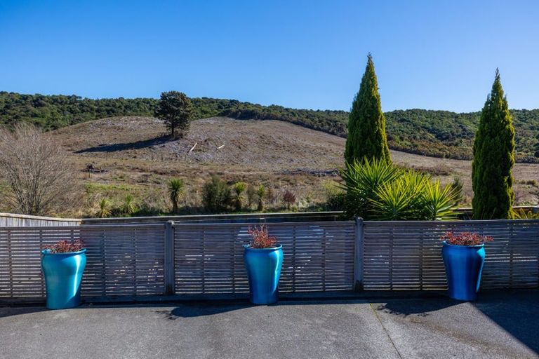 Photo of property in 21 Glentui Place, Waikawa, Picton, 7220