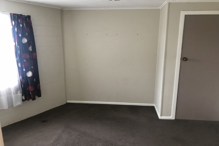 Photo of property in 40 Longburn Road, Henderson, Auckland, 0610