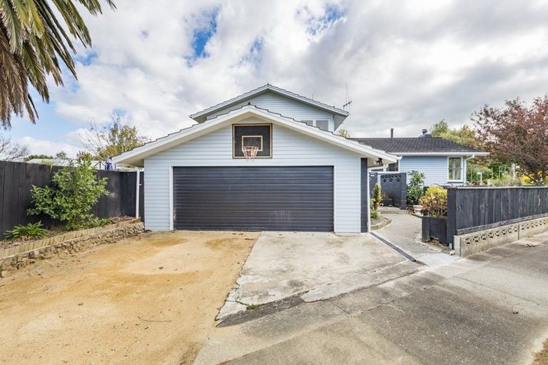 Photo of property in 11 Catlins Crescent, Milson, Palmerston North, 4414