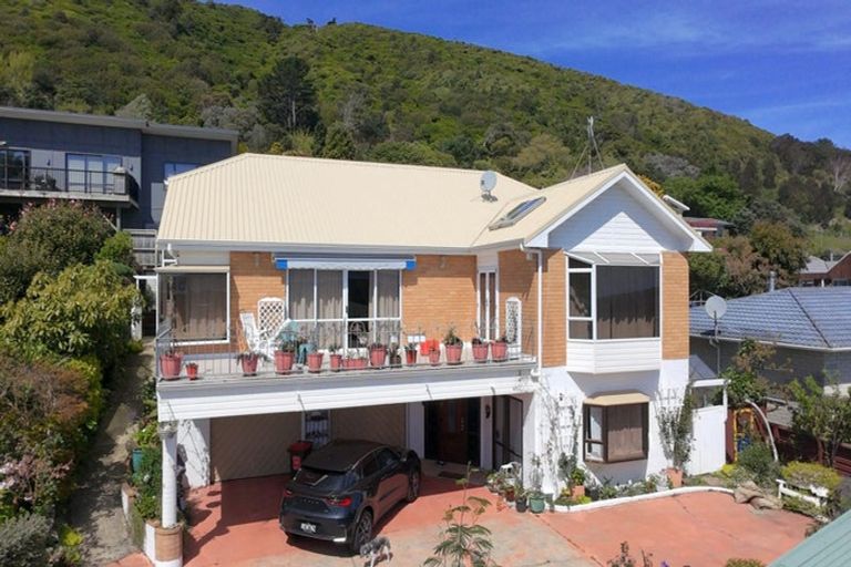 Photo of property in 49 Kakariki Grove, Waikanae, 5036