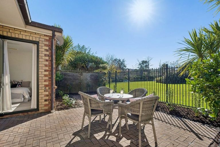 Photo of property in 8/9-13 Fields Parade, Oteha, Auckland, 0632