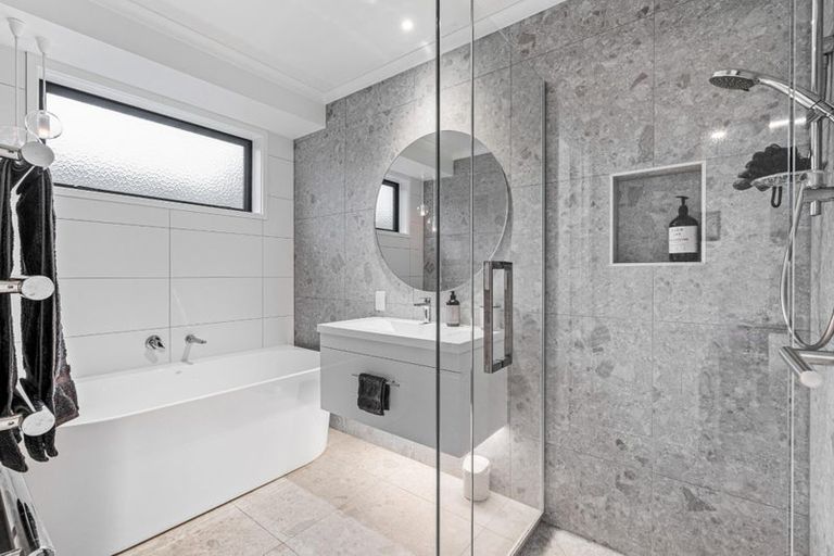 Photo of property in 25 Nobilo Road, Kumeu, 0810