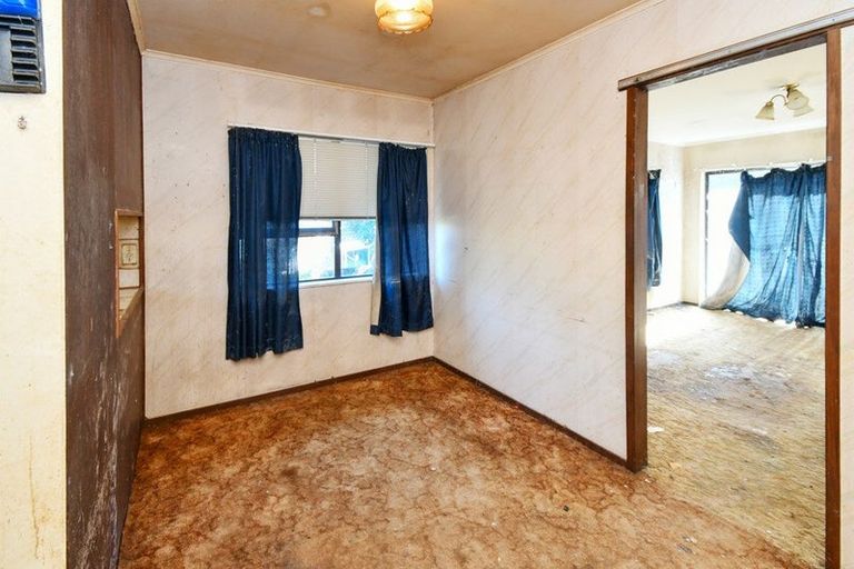 Photo of property in 2/26 Sikkim Crescent, Clover Park, Auckland, 2019