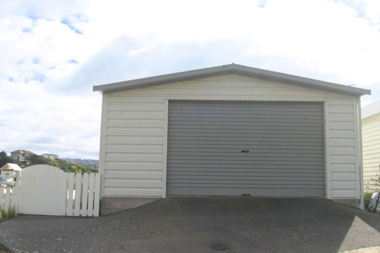 Photo of property in 38 Cavendish Square, Strathmore Park, Wellington, 6022