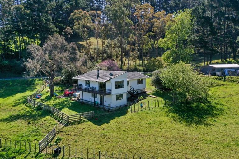 Photo of property in 99 Mcpike Road, Waimauku, 0883