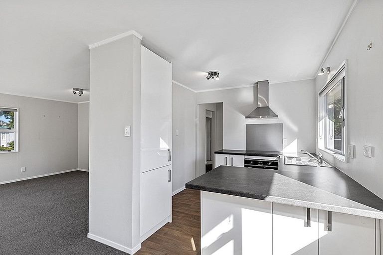 Photo of property in 2/31 Alamein Avenue, Belmont, Auckland, 0622