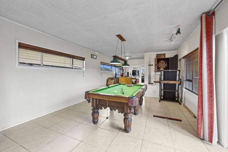 Photo of property in 44 Farquhar Road, Glendene, Auckland, 0602