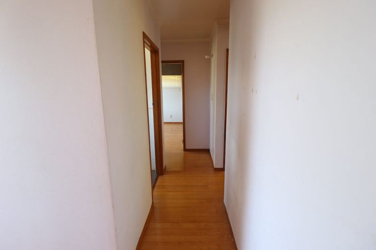 Photo of property in 11 Ellice Road, Totara Vale, Auckland, 0629