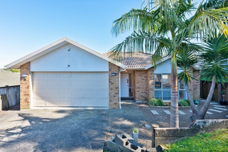 Photo of property in 55 Helleur Road, Massey, Auckland, 0614