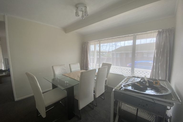 Photo of property in 50 Aviemore Drive, Highland Park, Auckland, 2010