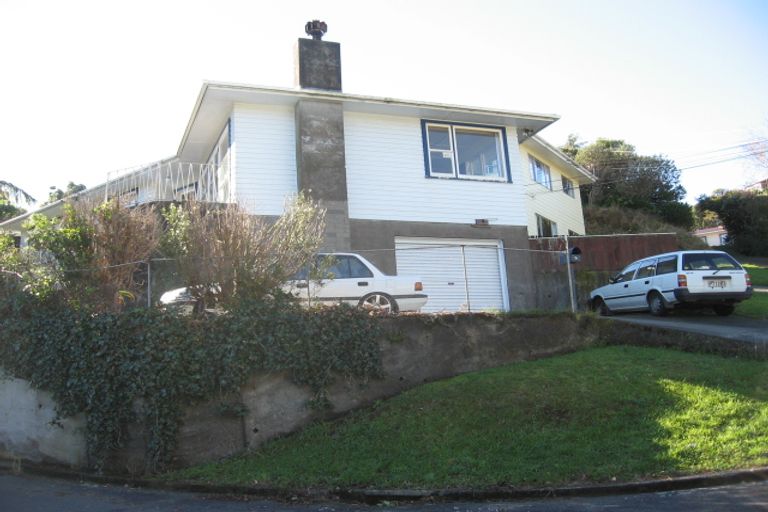 Photo of property in 5 Omega Street, Newlands, Wellington, 6037