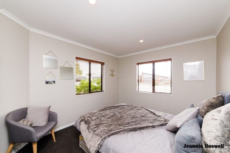 Photo of property in 40 Tennyson Avenue, Kelvin Grove, Palmerston North, 4414