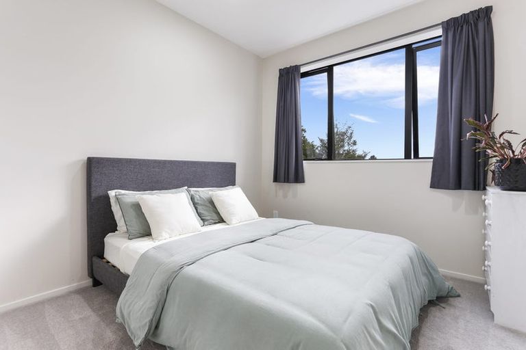 Photo of property in 21d Cherry Tree Place, Massey, Auckland, 0614
