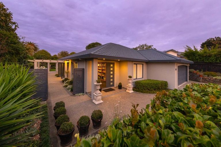 Photo of property in 86a Pahiatua Street, Hokowhitu, Palmerston North, 4410