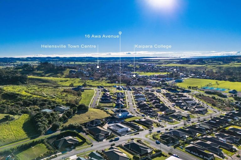 Photo of property in 16 Awa Avenue, Helensville, 0800