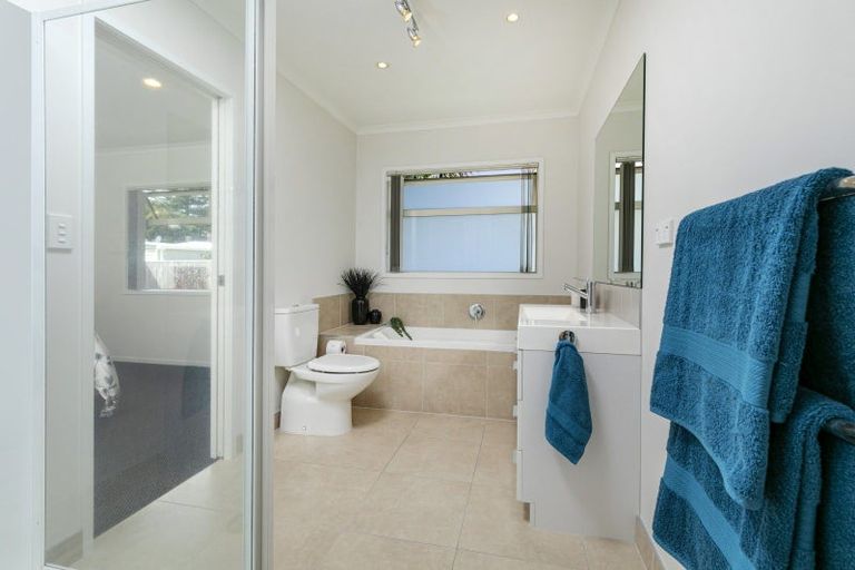 Photo of property in 37 Elizabeth Street, Orewa, 0931