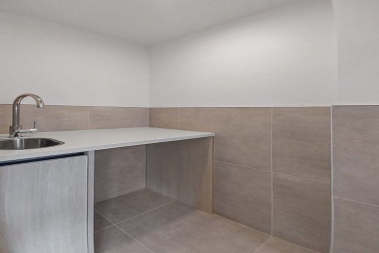 Photo of property in 1/285 Te Atatu Road, Te Atatu South, Auckland, 0610