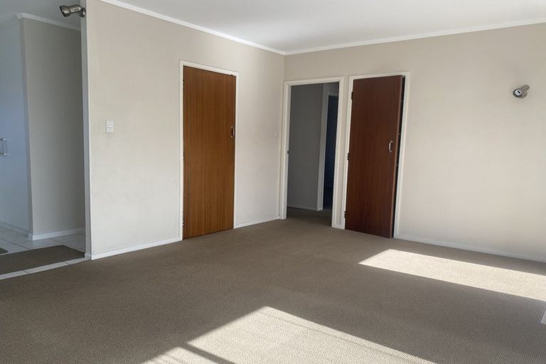 Photo of property in 1/114 Te Atatu Road, Te Atatu South, Auckland, 0610