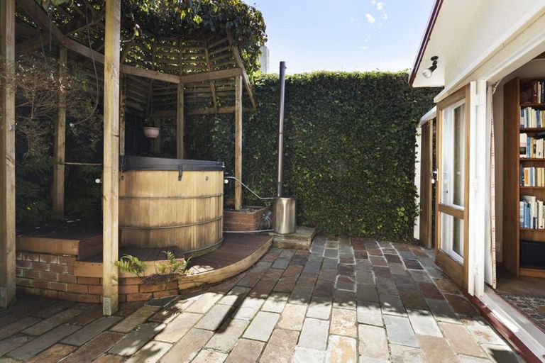 Photo of property in 6 Darwin Street, Karori, Wellington, 6012