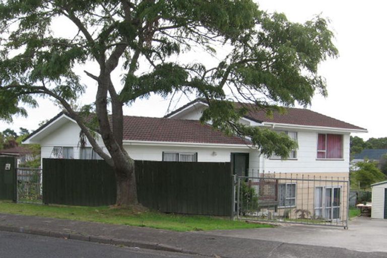 Photo of property in 27 Fitzherbert Avenue, West Harbour, Auckland, 0618