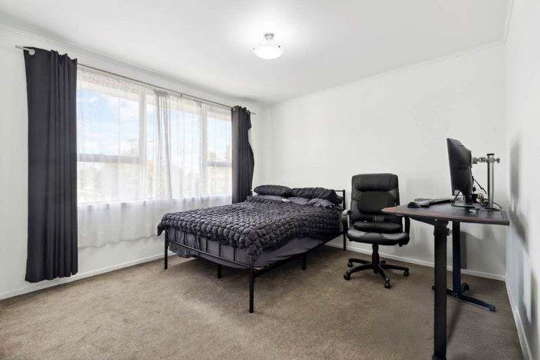 Photo of property in 102 Marne Road, Papakura, 2110