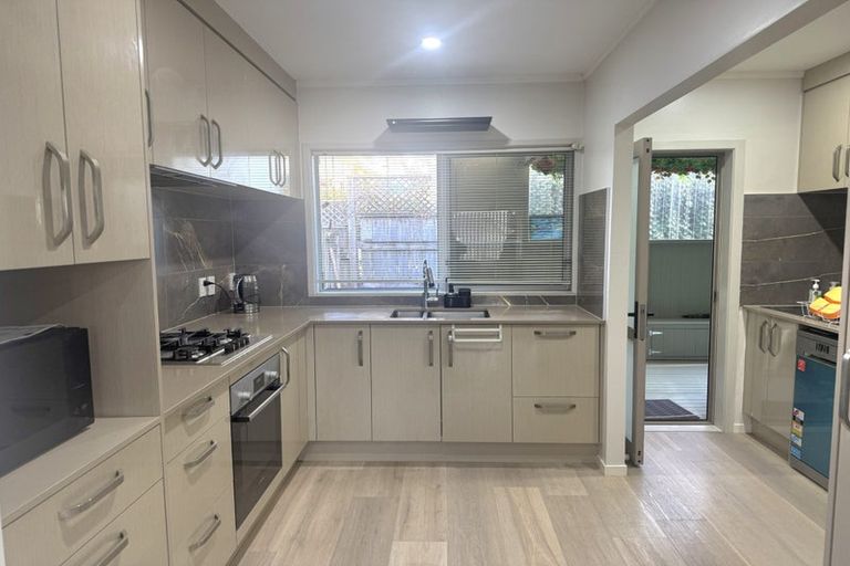 Photo of property in 3/96 Titirangi Road, New Lynn, Auckland, 0600