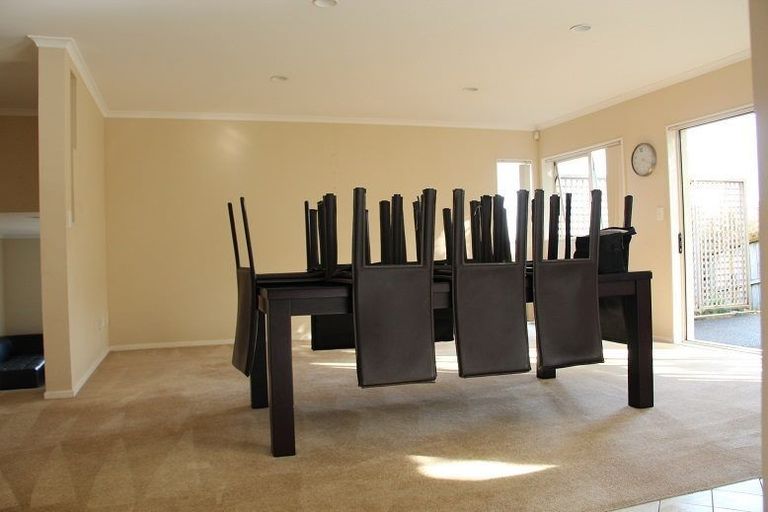 Photo of property in 4 Trotting Terrace, Fairview Heights, Auckland, 0632