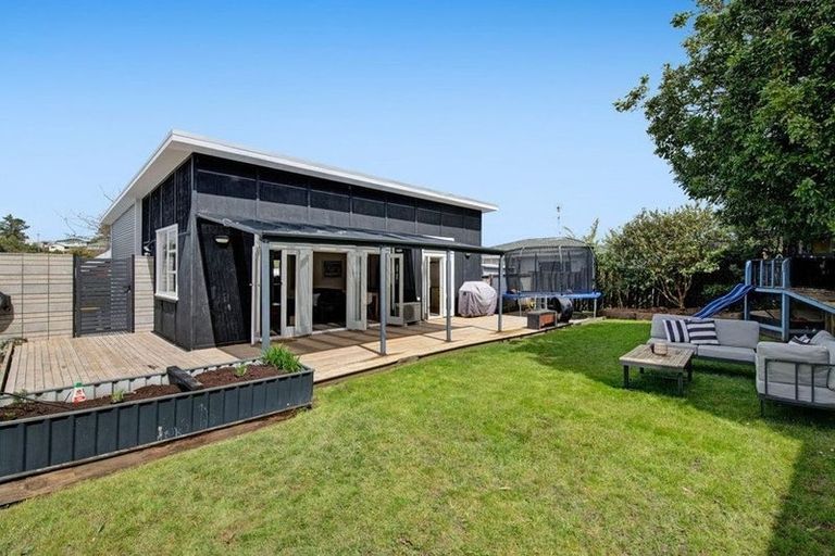 Photo of property in 16 Brandon Road, Manly, Whangaparaoa, 0930