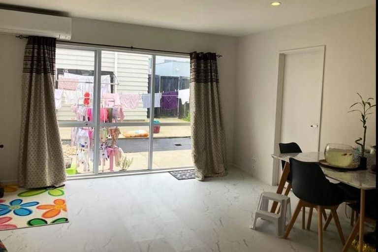 Photo of property in 43 Treestump Road, Takanini, 2112