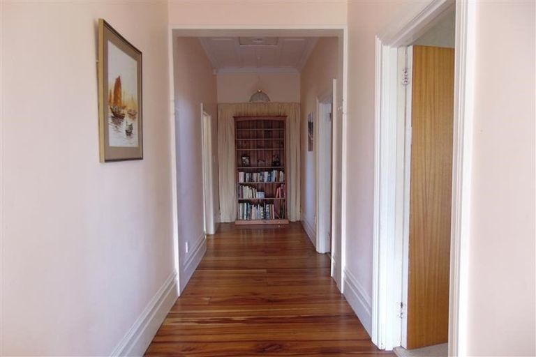 Photo of property in 13 Roslyn Road, Bluff Hill, Napier, 4110