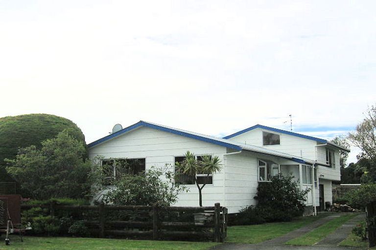 Photo of property in 4 Elder Grove, Paraparaumu, 5032