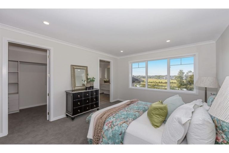 Photo of property in 134 Arran Point Parade, Orewa, 0931