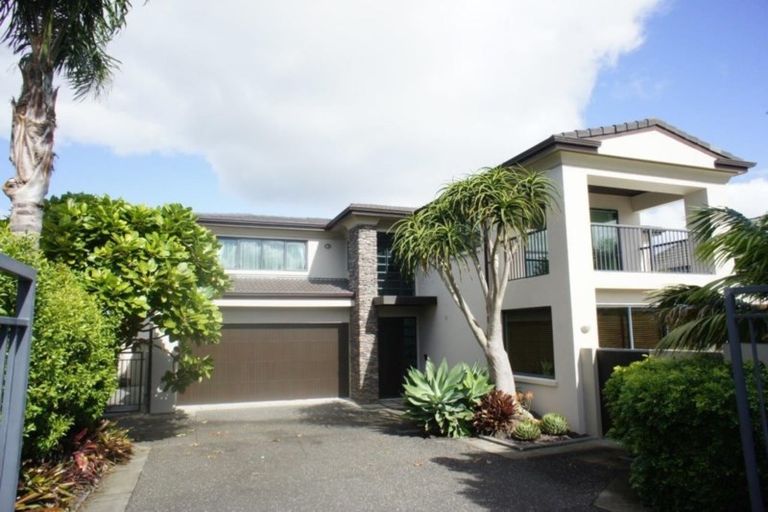 Photo of property in 3 Courtneys, West Harbour, Auckland, 0618