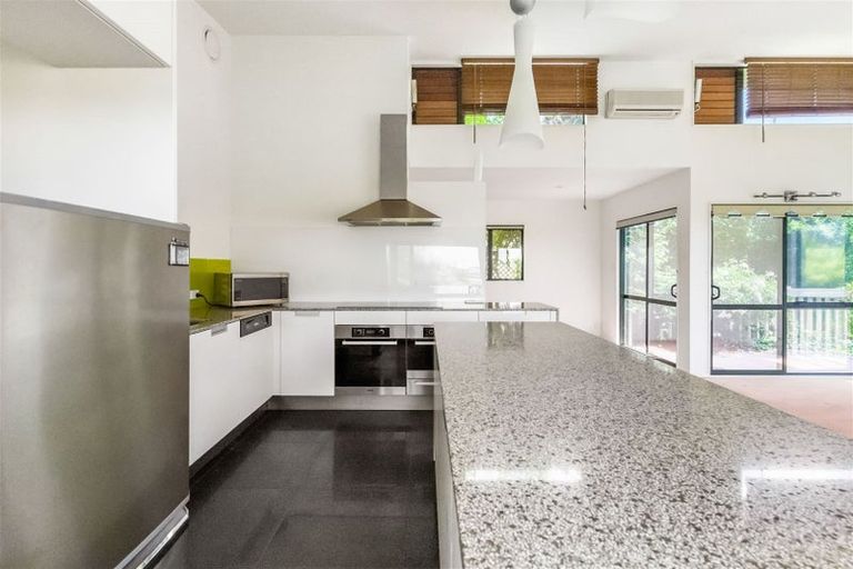 Photo of property in 327c Glenfield Road, Glenfield, Auckland, 0629