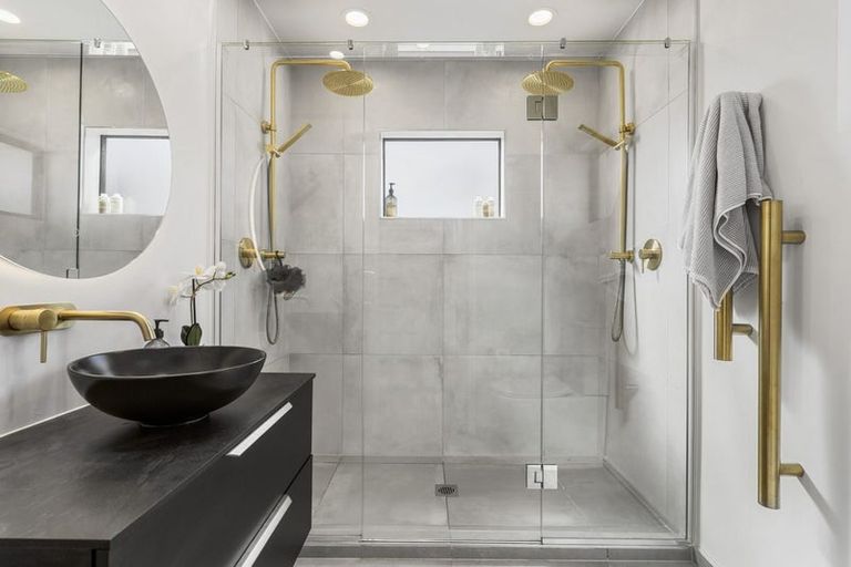 Photo of property in 890 Beach Road, Waiake, Auckland, 0630