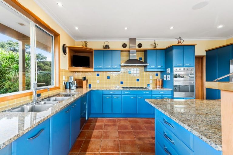 Photo of property in 18 Kaha Place, Russell, 0272