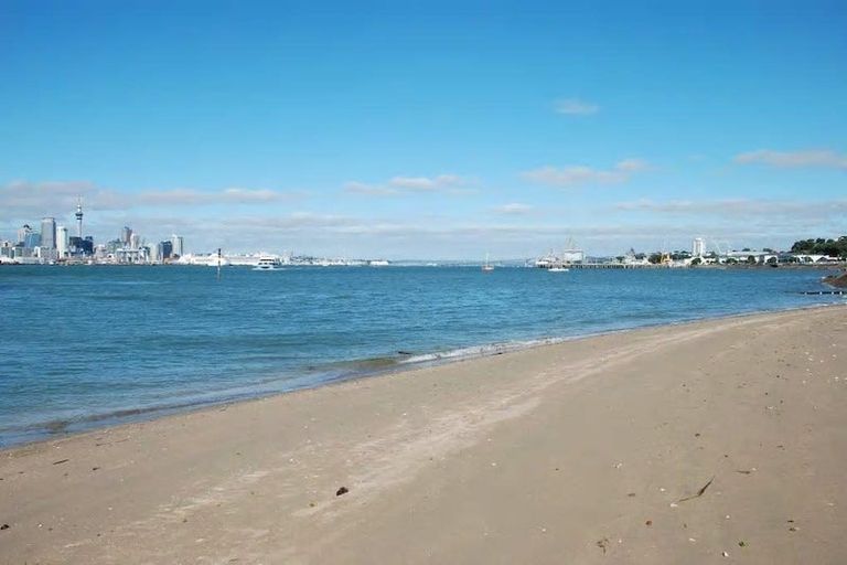 Photo of property in 19 Saint Leonards Road, Devonport, Auckland, 0624