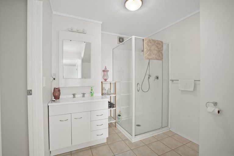 Photo of property in 12 Penguin Street, Leigh, 0985