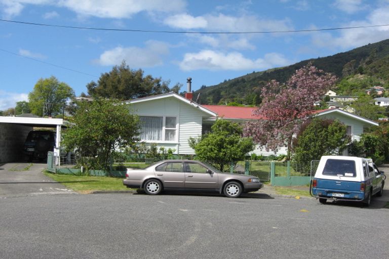 Photo of property in 1 Waitohi Place, Picton, 7220