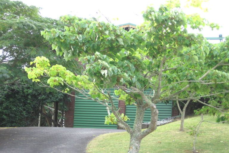 Photo of property in 1 Poaka Place, Beach Haven, Auckland, 0626