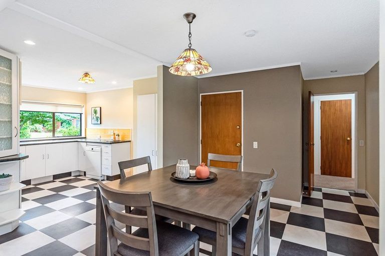 Photo of property in 33 Chilton Drive, Paraparaumu, 5032