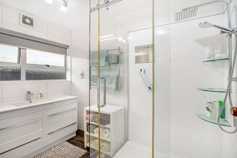 Photo of property in 2 Langley Avenue, Milson, Palmerston North, 4414